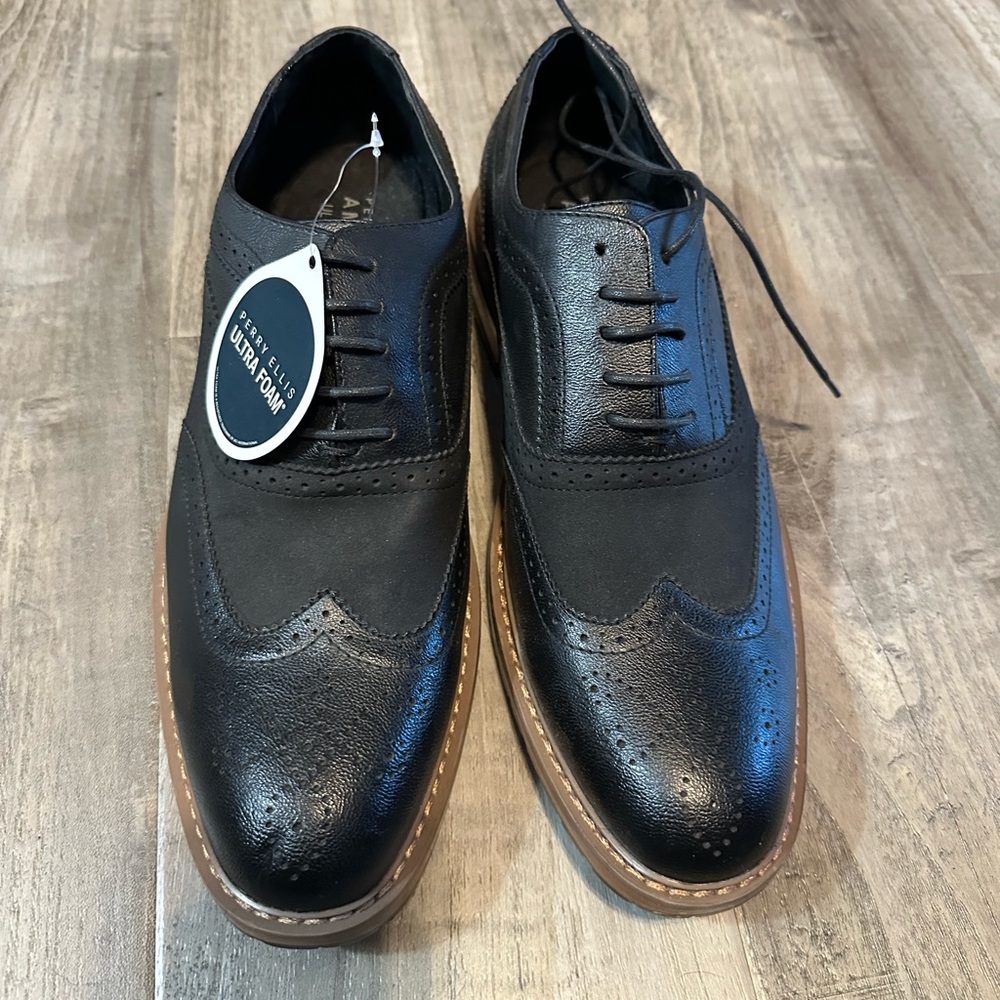 Perry Ellis Black Oxford Shoes with Wingtip Brogue